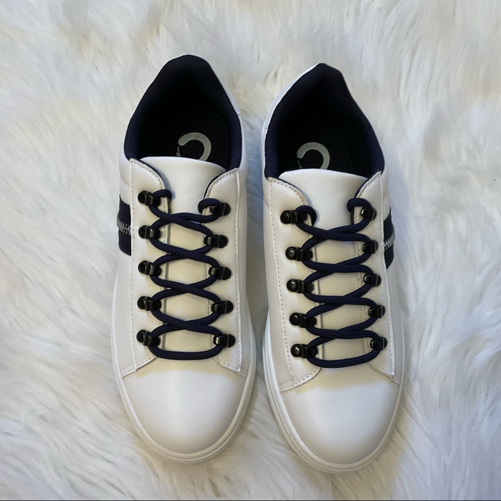 Journee Collection Arden Sneakers - New in Box - Size 8 - White / Navy - Picture 5 of 16